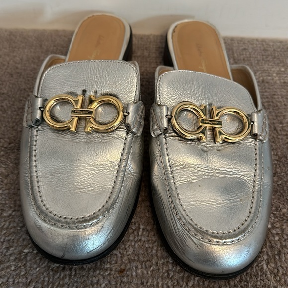 Salvatore Ferragamo Women's Silver Leather Flat Slides Shoe SZ 9 - Picture 2 of 7